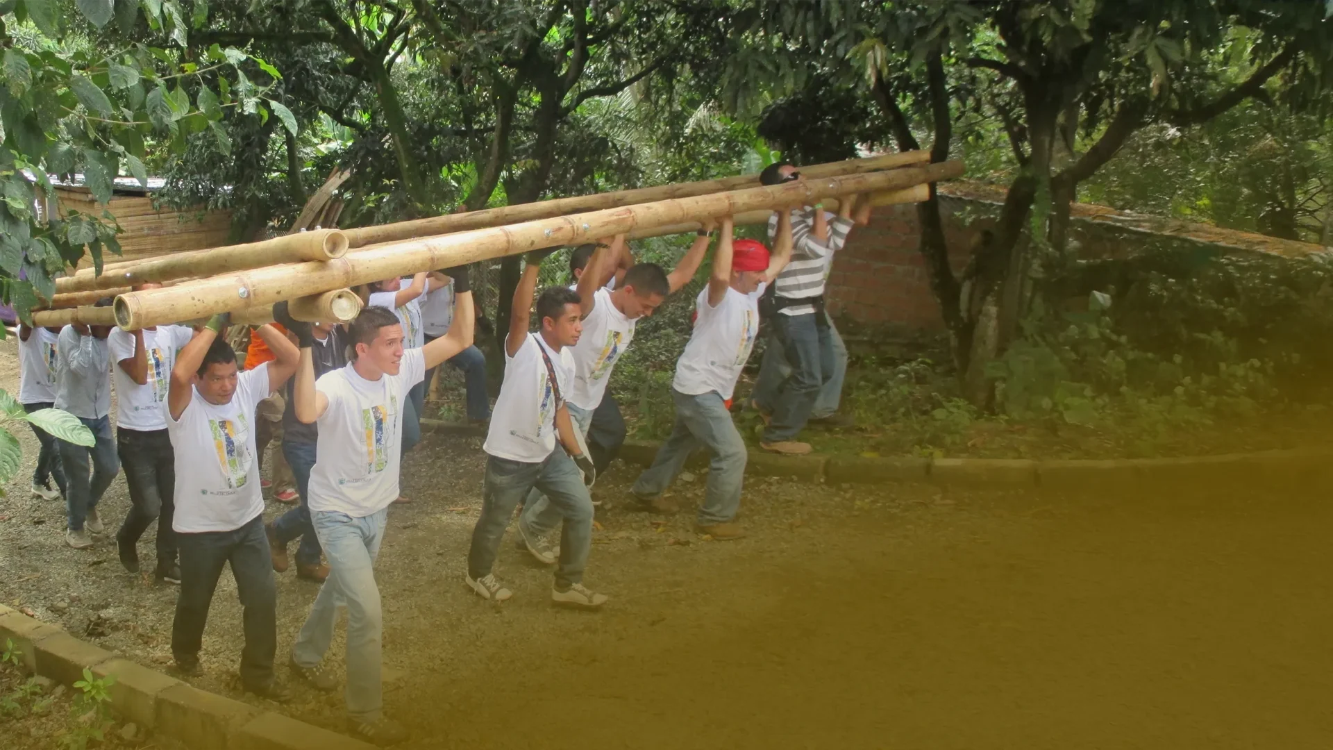 Taller de Bioconstrucción<br>con Guadua y Tierra